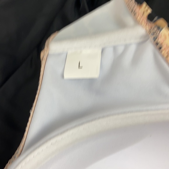 Bikini - Picture 4 of 5